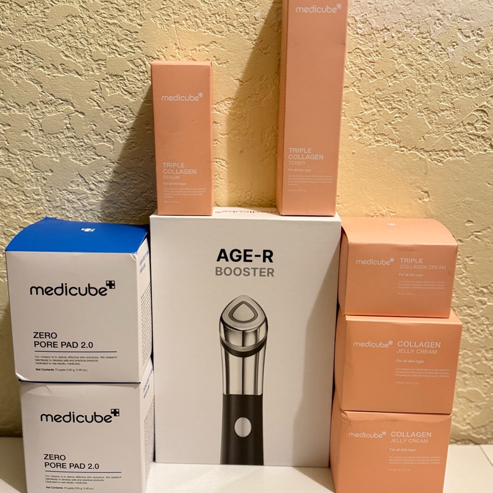 Medicube Age-R Booster and Collagen Skincare Set - White and Peach